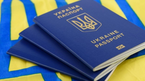 Новий порядок отримання паспортів за кордоном для ...