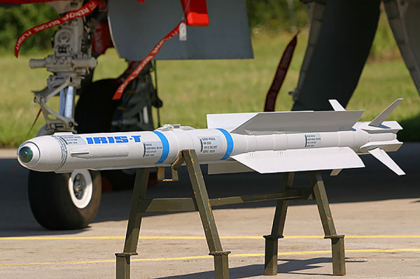 IRIS-ки уже прибыли Mars-ы ждем: суперсовременное оружие умеет сбивать российские ракеты - Общество