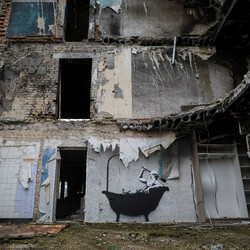 Власти Бородянки: Нам предложили продать граффити Бэнкси, а взамен отстроить весь район - Общество