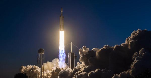 SpaceX запустила ракету Falcon Heavy с секретными военными спутниками - Общество