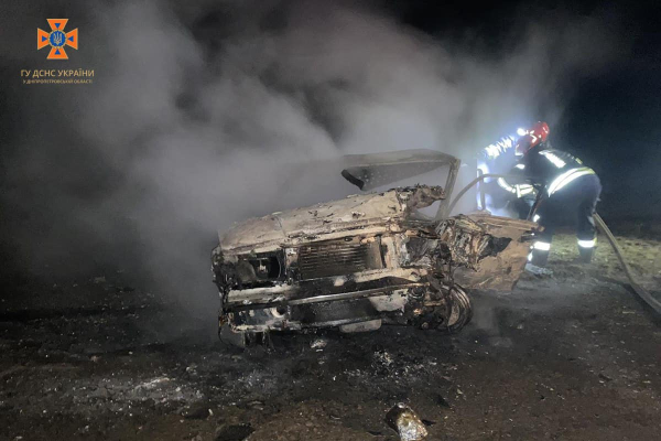 Внаслідок ДТП на Дніпропетровщині спалахнув легковик та загинула людина. ФОТО | новини Дніпра