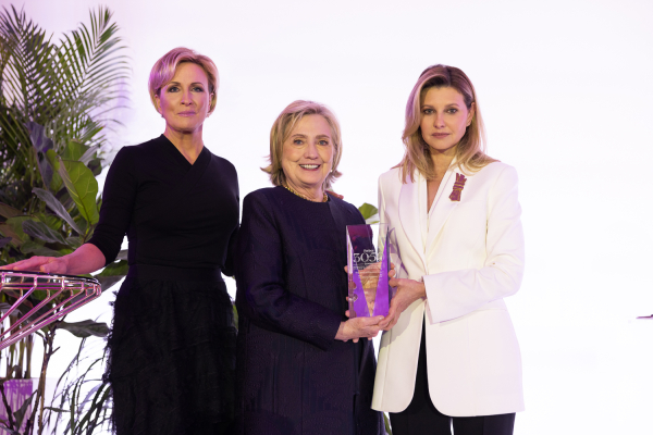Хиллари Клинтон вручила Елене Зеленской награду за вклад в борьбу за права женщин - Общество