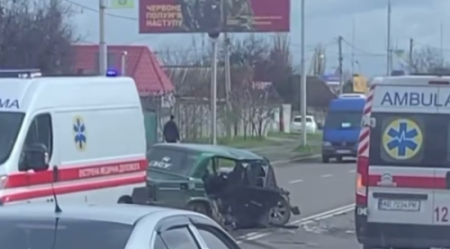 В Павлограді "Жигулі" зіштовхнулися з "BMW", - водій "ВАЗ" у лікарні
