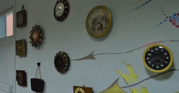 Ветеран войны пожертвовал музею коллекцию часов - Общество