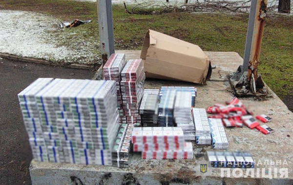 У Кривому Розі поліцейські затримали повний бусик контрафактних алкоголю та цигарок. ФОТО | новини Дніпра